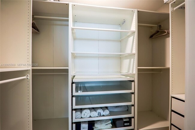 Building Photo - 650 NE 32nd St