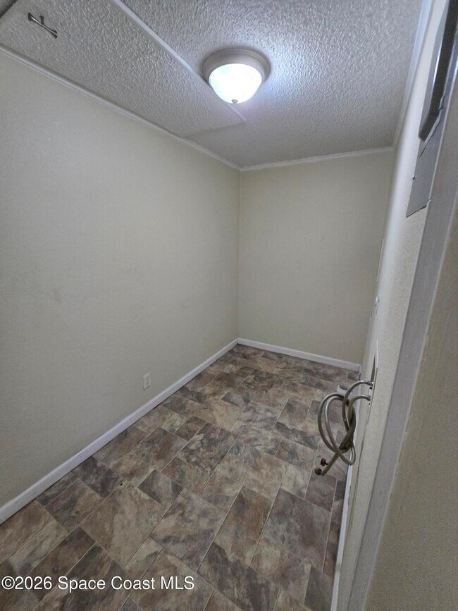 Building Photo - 1700 Bottlebrush Dr