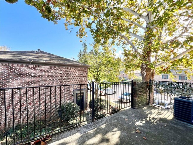 Building Photo - 3125 Colonial Way