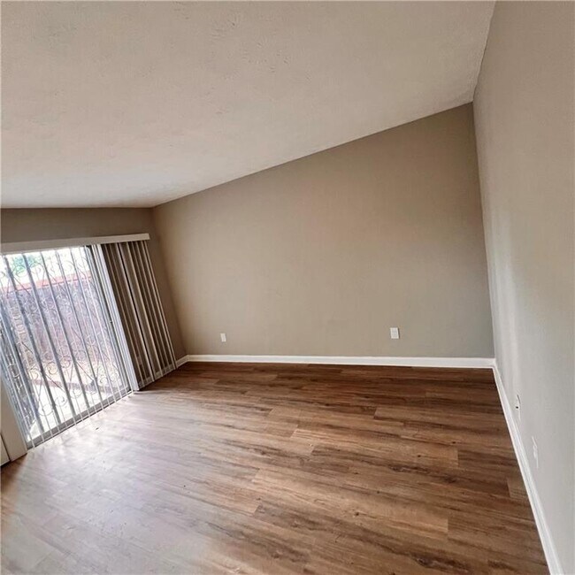 Building Photo - 3254 Strawberry Ln
