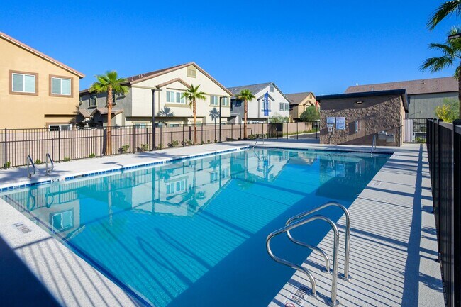 Building Photo - NW 3 Bedroom Townhouse!! Gated Community Pool!! 2 Car Garage!!! No Carpet downstairs.