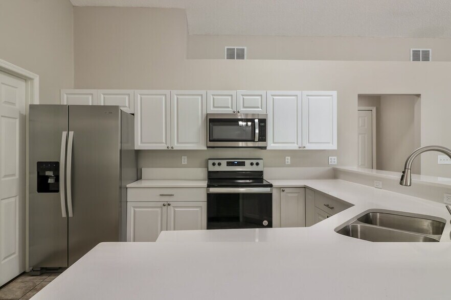 Building Photo - 3322 Silverpond Dr