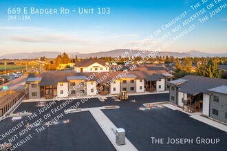 Building Photo - 669 E Badger Rd