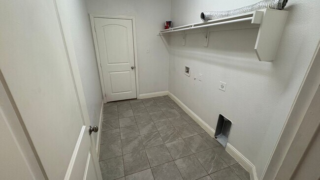 Building Photo - 610 Alderwood Ct