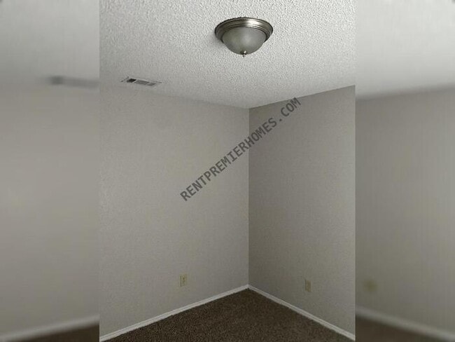 Building Photo - 104 Mesa Moor Dr