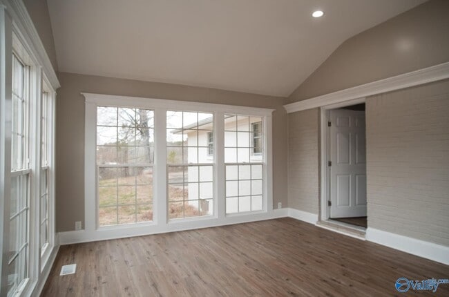Building Photo - 1275 Gravel Ridge Rd