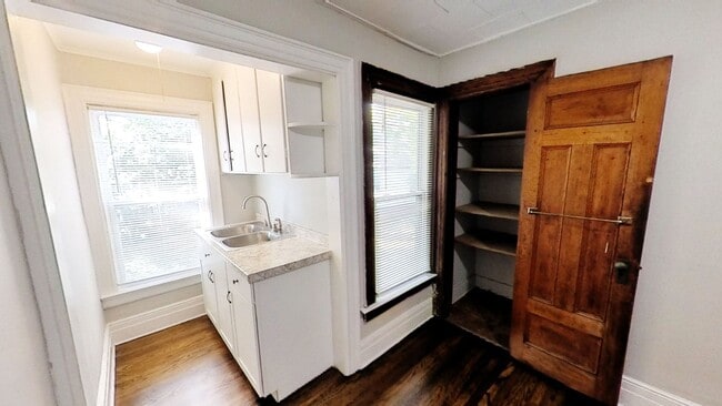Building Photo - 289 Pearl St | Apt B | 2 BD/1 BA | Great L...