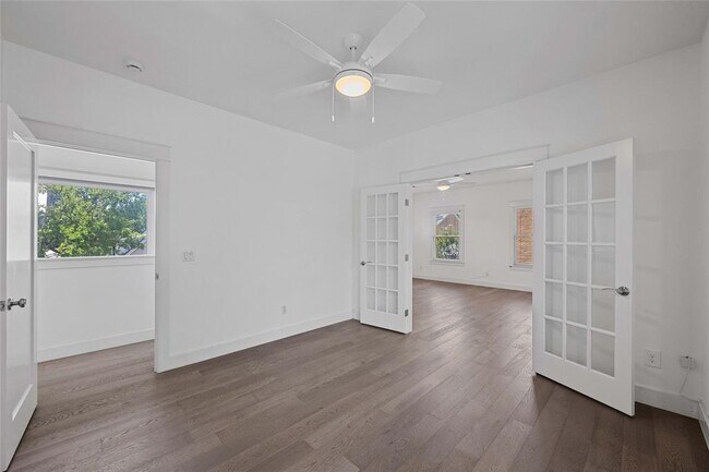 Building Photo - 1403 W 12th St