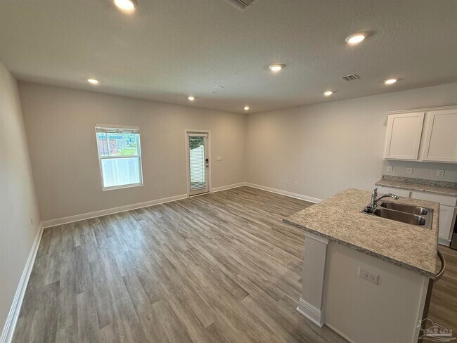 Building Photo - 9052 Golden Eye Dr