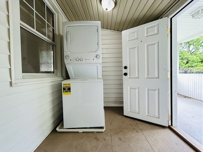 Building Photo - 4861 Eastern Ln