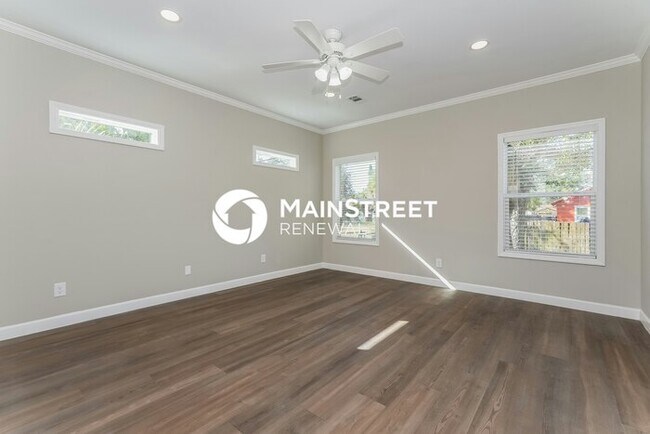 Building Photo - 3 Bedroom Pet-Friendly Home in St Petersbu...