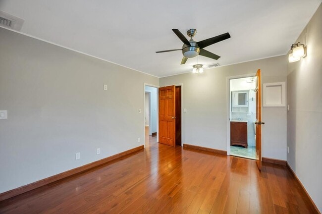 Building Photo - 11 Gardenia Ln