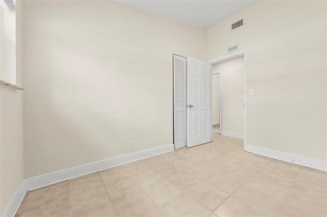 Building Photo - 1524 NW 18th Ct