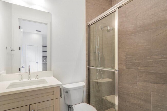 Building Photo - 15023 Pendio Dr
