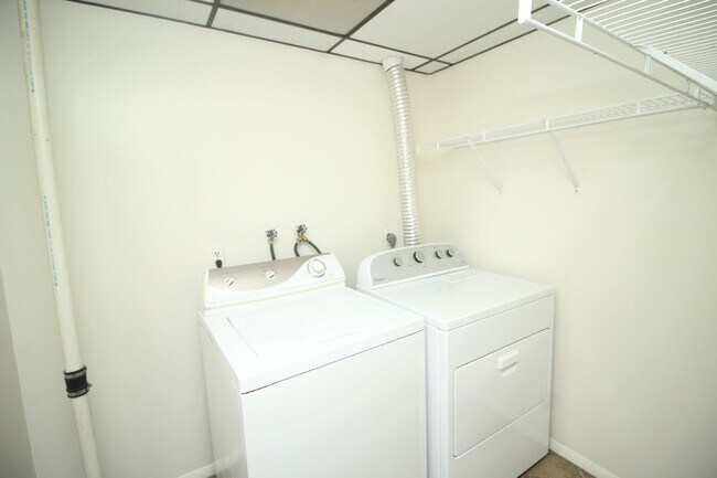 Building Photo - Very Nice Nottingham 3bd/2.5ba Townhouse w/ CAC & W/D--Available 8/14