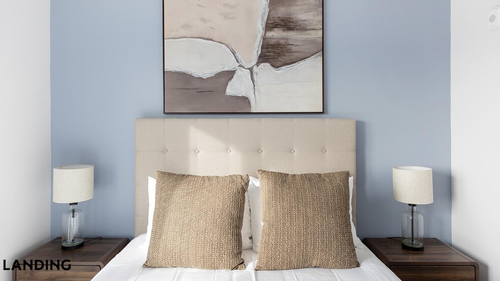 Building Photo - 707 S Farmer Ave