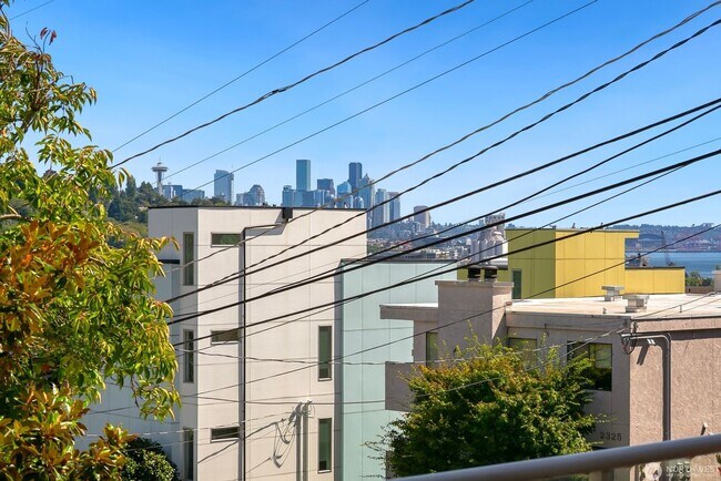 Building Photo - Luxury spacious unit with partial downtown view in Magnolia