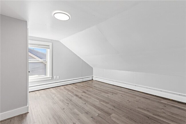 Building Photo - 41 Oak St