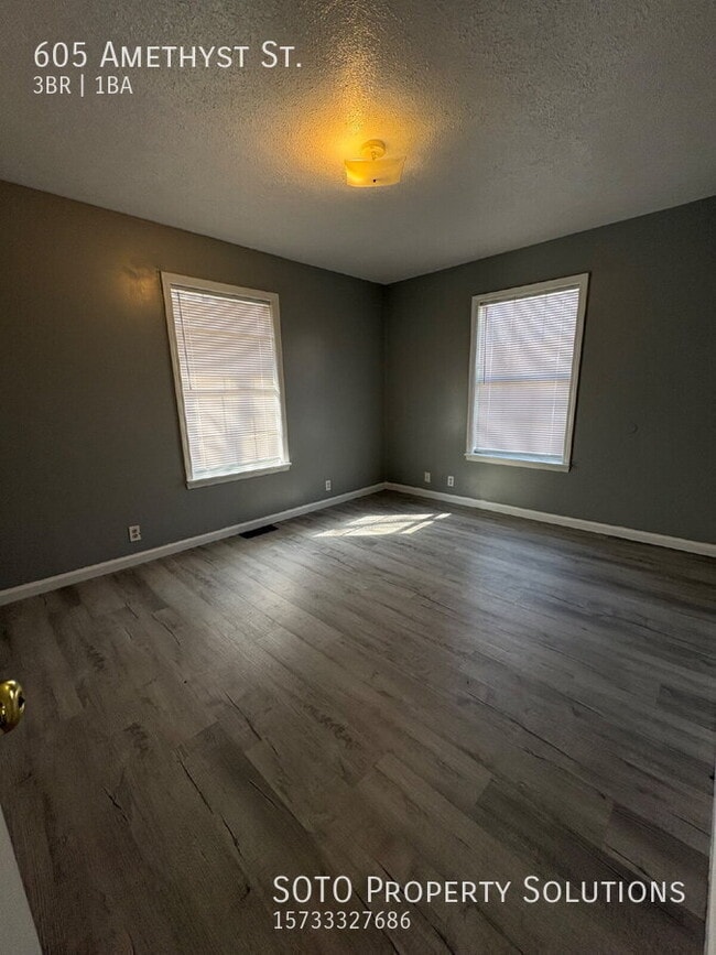 Building Photo - 605 Amethyst St