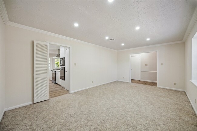 Building Photo - 9631 Philmont Dr