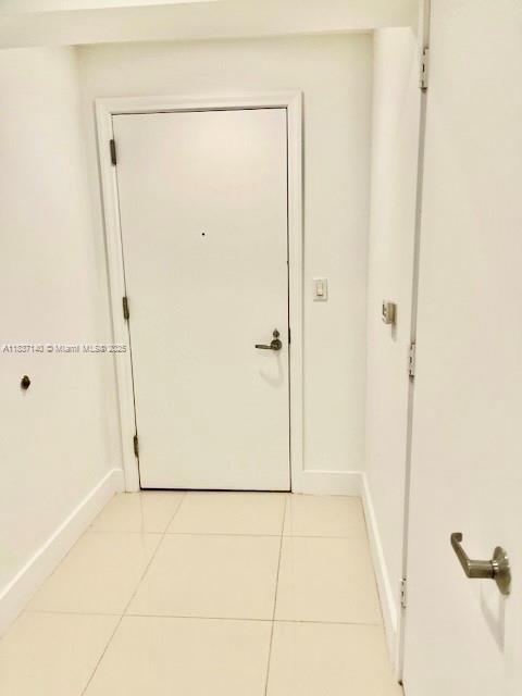 Building Photo - 1050 Brickell Ave