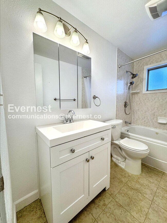 Building Photo - 6638 S Logan St