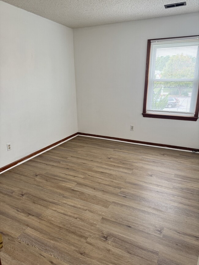 Building Photo - 811 Christa Ct