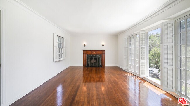 Building Photo - 1284 S Beverly Glen Blvd