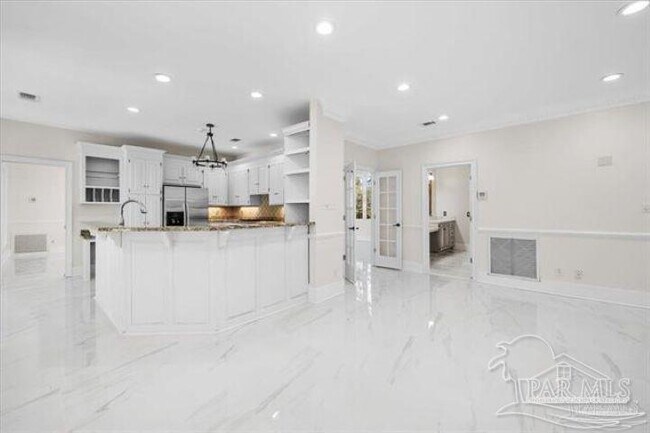 Building Photo - 4700 Bohemia Dr