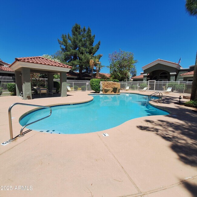 Building Photo - 2929 W Yorkshire Dr