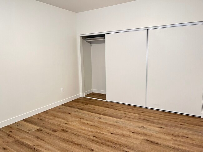 Building Photo - 9938 Lull St