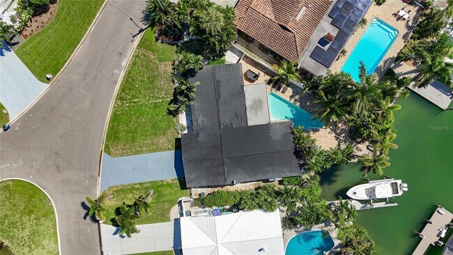 Building Photo - 25 Island Dr