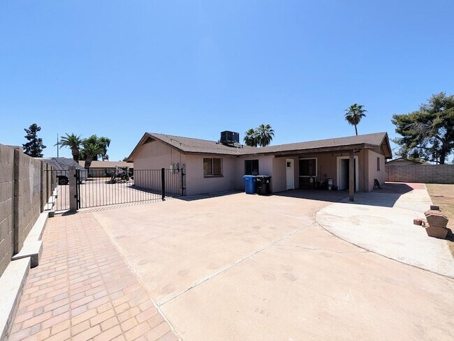 Building Photo - 3848 W North Ln