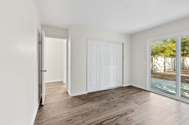 Building Photo - 400-402 Underhill Drive