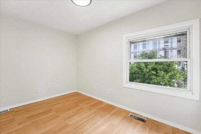 Building Photo - 12 Saddlewood Ct