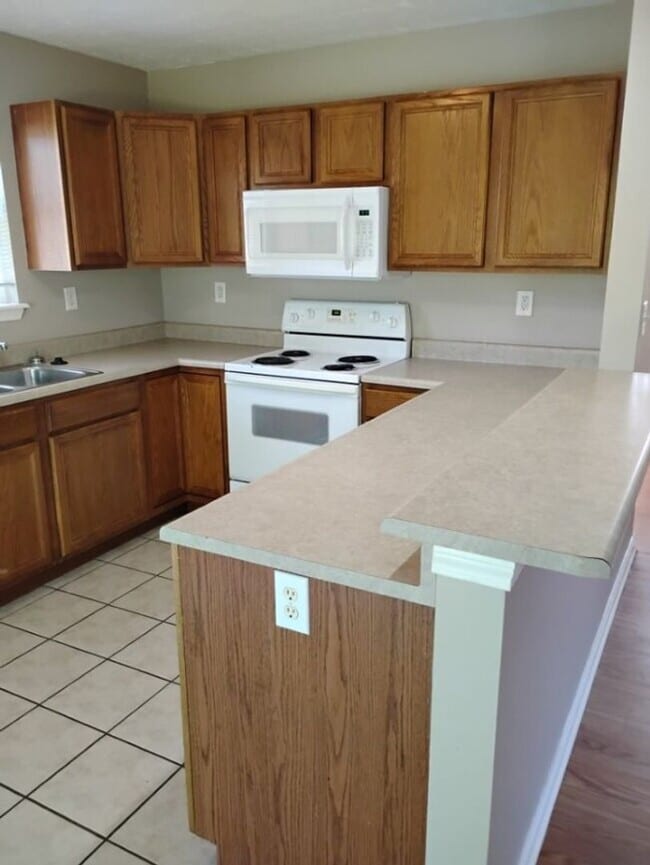 Building Photo - 3888 Ledyard St