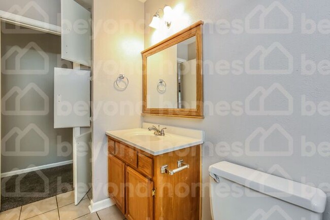 Building Photo - Cozy & gorgeous 3 bedroom / 1.5 baths with...