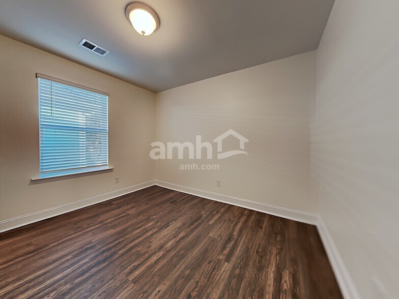Building Photo - 1813 Produce Ln