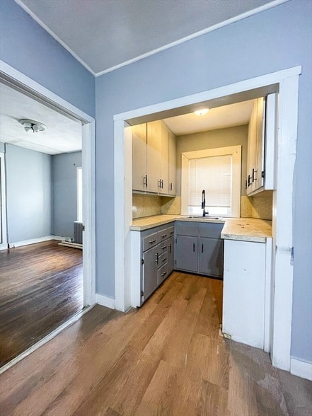 Building Photo - 904 Main St