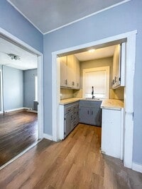 Building Photo - 904 Main St