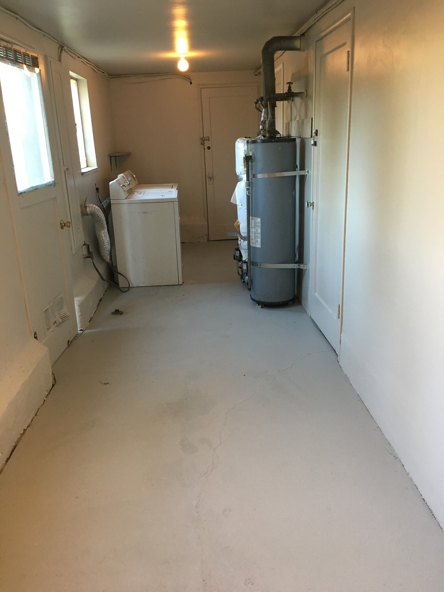 Split Laundry Room - 10526 Link Street