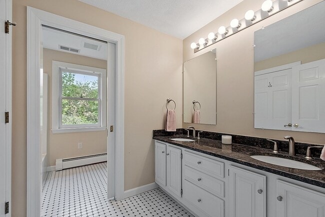 Building Photo - 2 Sunset Ridge