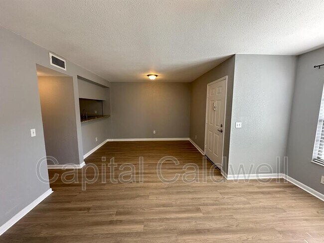 Building Photo - 5440 S MacDill Ave
