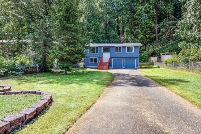 Building Photo - Updated split level home in Shoreline with...
