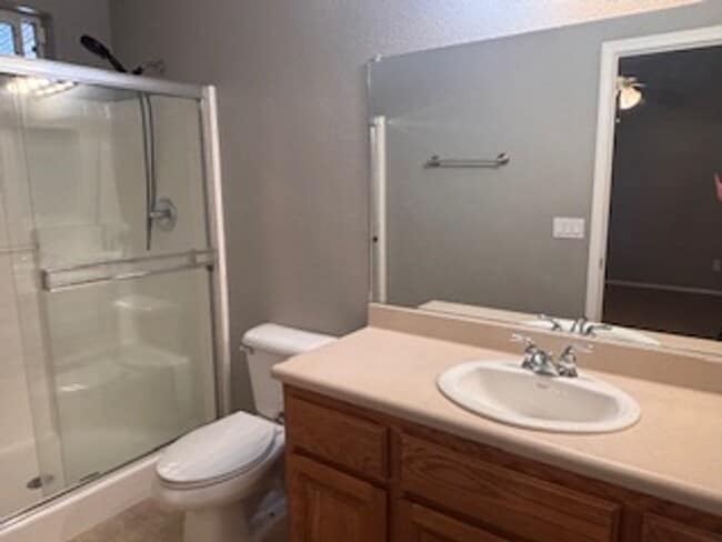 Building Photo - Corner lot in Golden Hills 3bdrm, 2 bath
