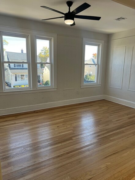Living room 2 - 69-71 Devon St