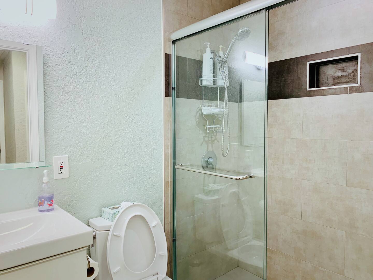#101-102 Bathroom - 1495 Kavanaugh Dr