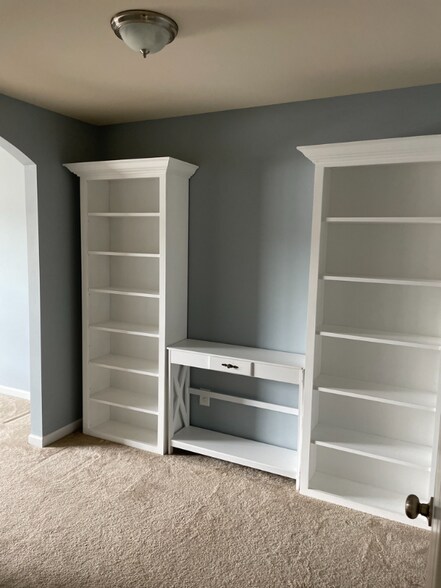 Building Photo - 2097 Shady Pond Dr