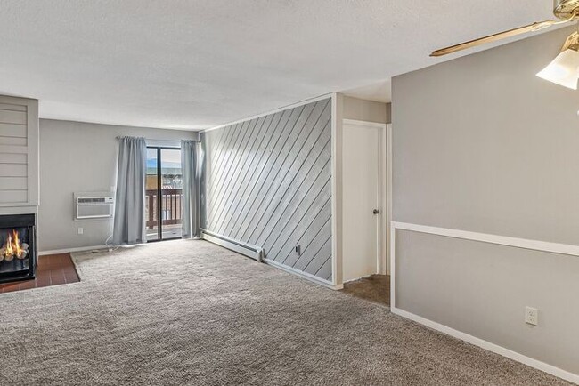 Building Photo - Charming Condo with Modern Amenities