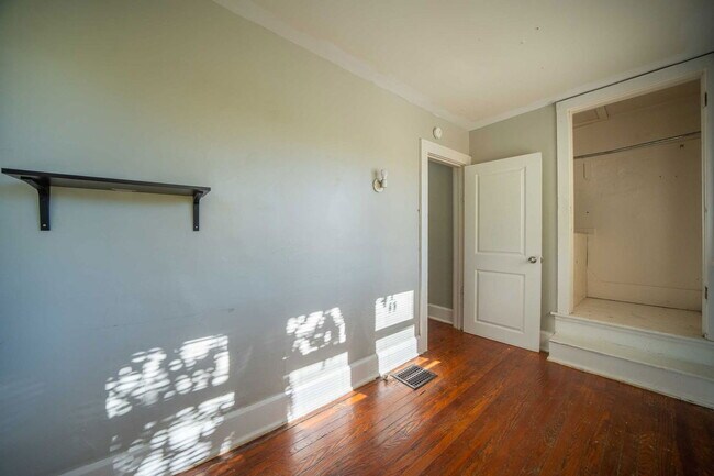 Building Photo - 1451 N 6th St